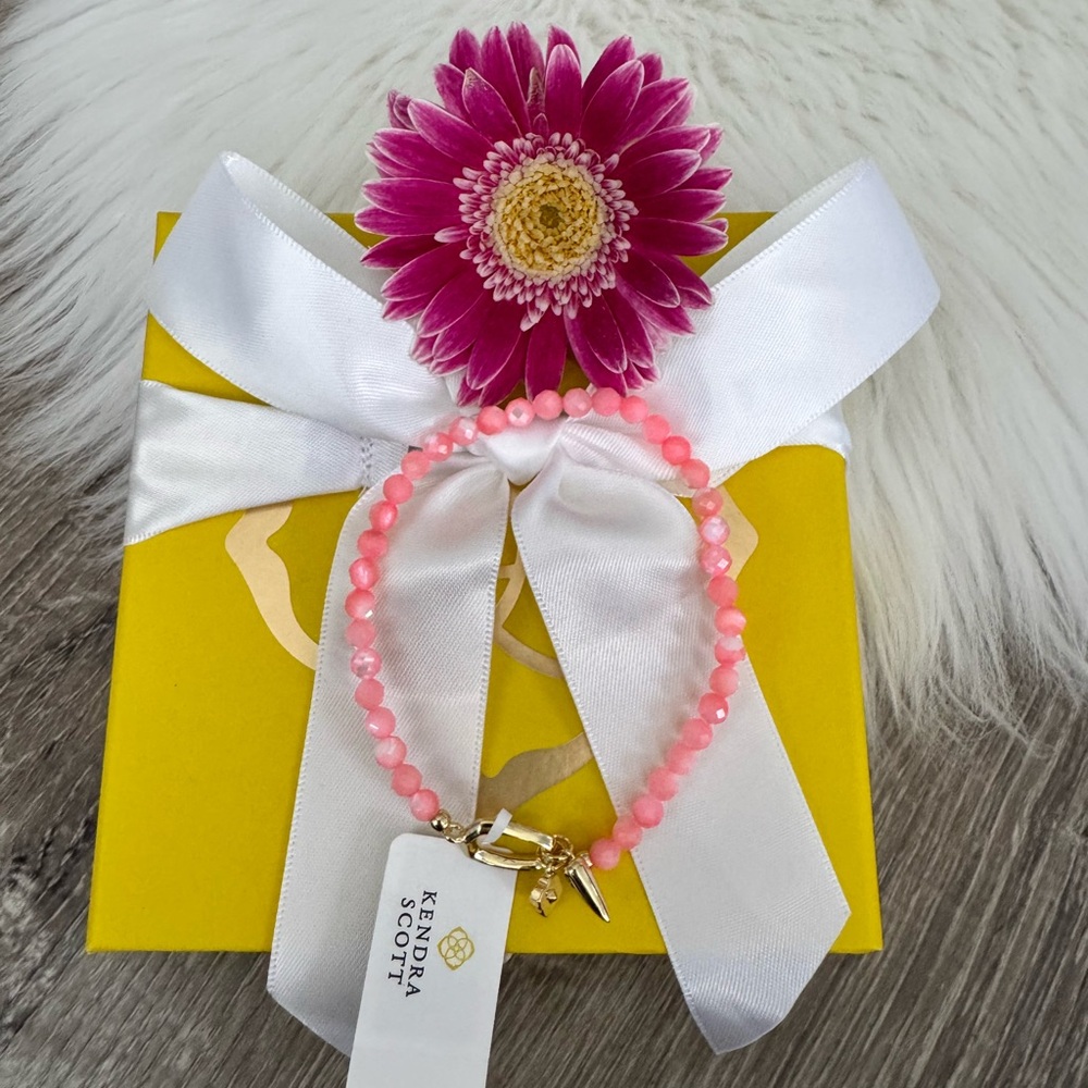 🌸 KENDRA SCOTT Pink Chalcedony Sylvia Gold Stretch Bracelet - Picture 3 of 4